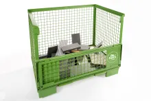Mit der „Re–Form-Recyclingbox“ bietet Naturinform bereits seit 2022 seinen Partnern im Handwerk und Handel, die Dielen, Fassadenprofile und Sichtschutzelemente aus dem Sortiment des Herstellers verarbeiten, ein einfaches Rücknahmesystem. 