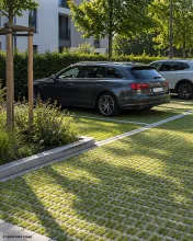 Recyfix Grid Super ermöglicht die Flächennutzung, z. B. als Parkplatz, ist begrünt und gleichzeitig wasserdurchlässig